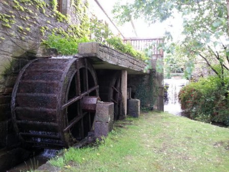La chambre d'hôte "Le Moulin de Genêts" à Genêts.